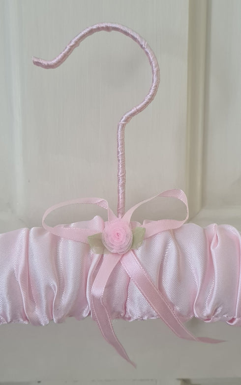 Soft Pink Satin Padded Hanger Tuttabankem